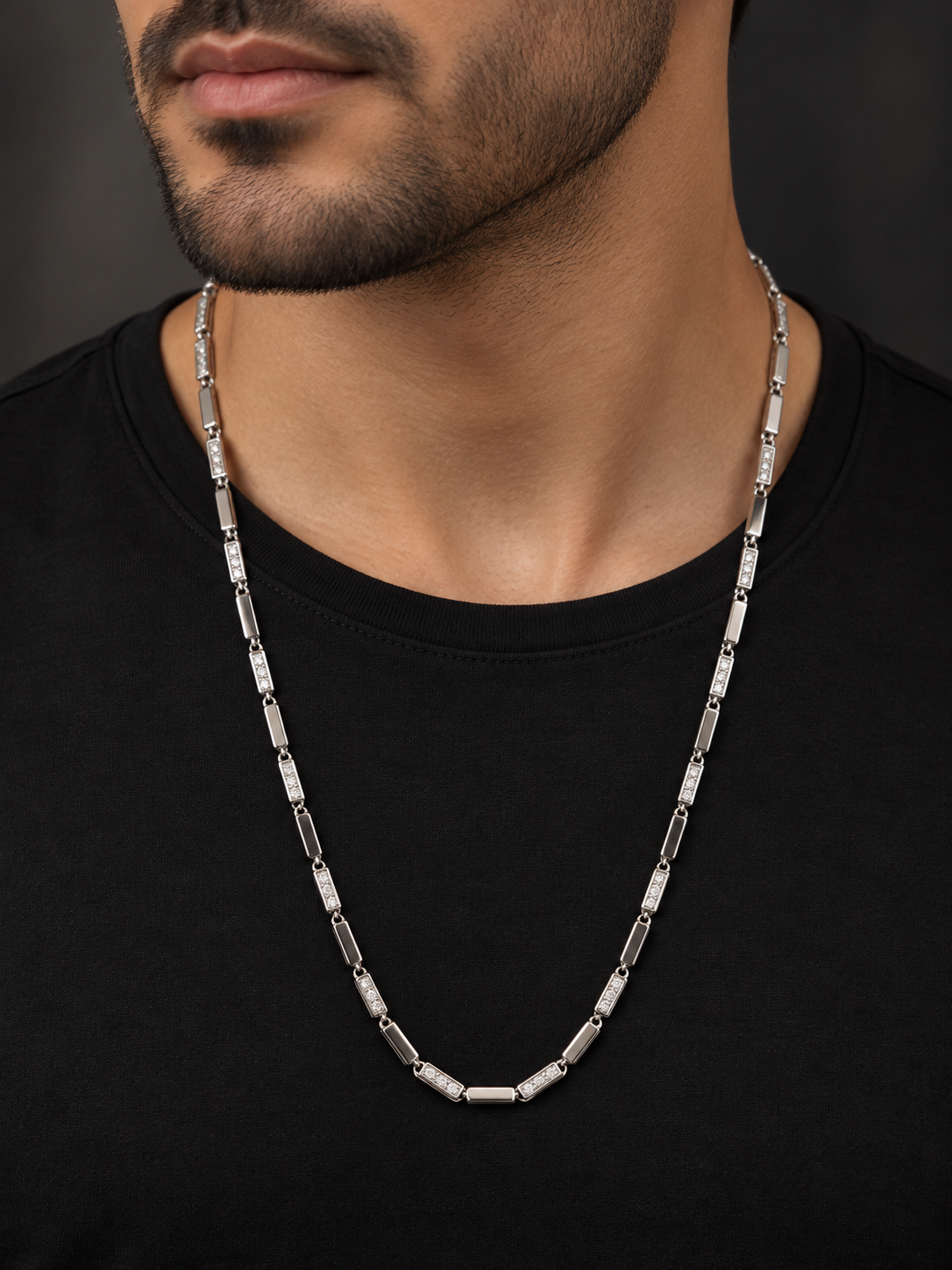 925 Sterling Silver Men's Sleek Bar Link Chain - 26 cm - Model Wearing