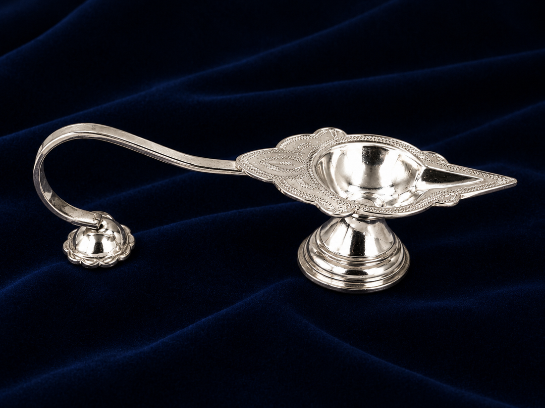 Real Silver Compact Leaf Design Aarti Diya with Handle – Pooja Lamp - image 3