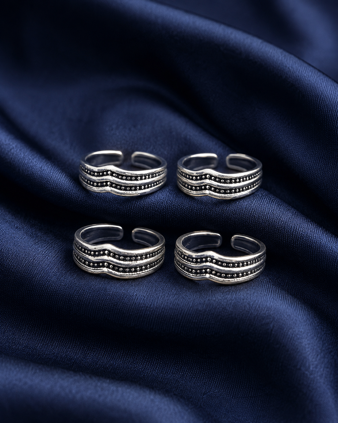 925 Sterling Silver Women's Double Line Textured Band Toe Rings - Set of 4 - Navy Blue Background