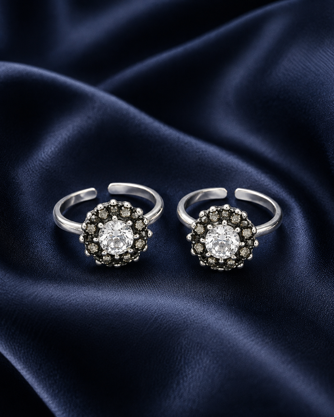 925 Sterling Silver Women's Floral Cluster Toe Rings - Pair - Navy Blue Background