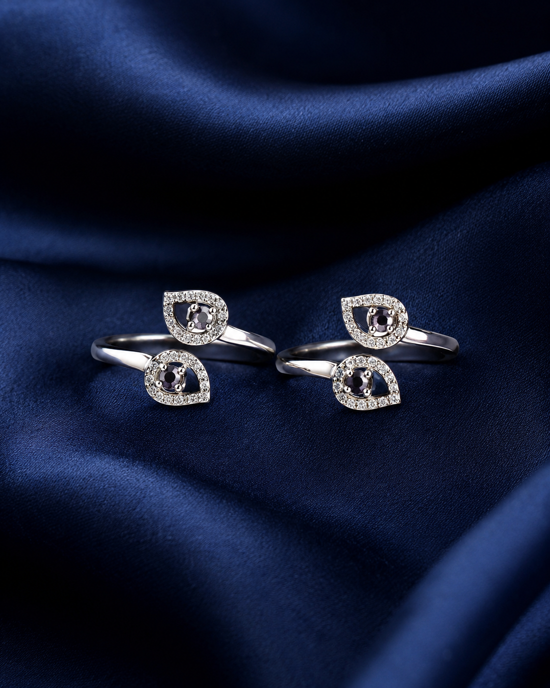 925 Sterling Silver Women's Twin Black Stone Toe Rings - Pair - Navy Blue Background