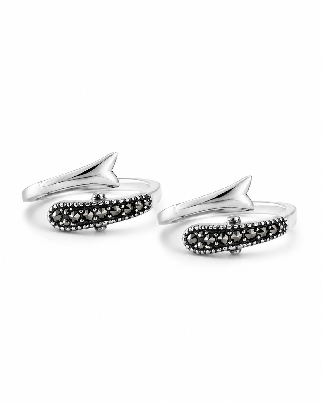 925 Sterling Silver Women's Leaf Wing Oxidised Toe Rings - Pair - White Background