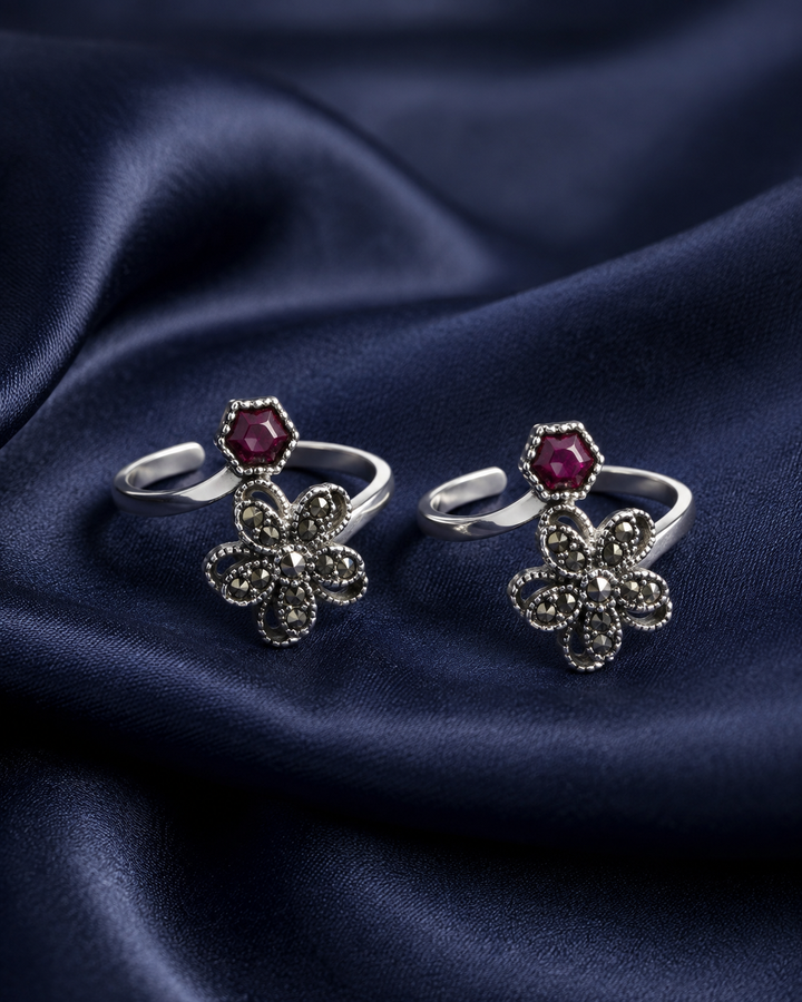 925 Sterling Silver Women's Ruby-Tone Floral Cluster Toe Rings - Pair - Navy Blue Background