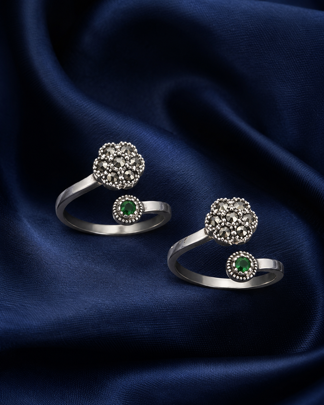 925 Sterling Silver Women's Dual Round Cluster Toe Rings - Pair - Navy Blue Background