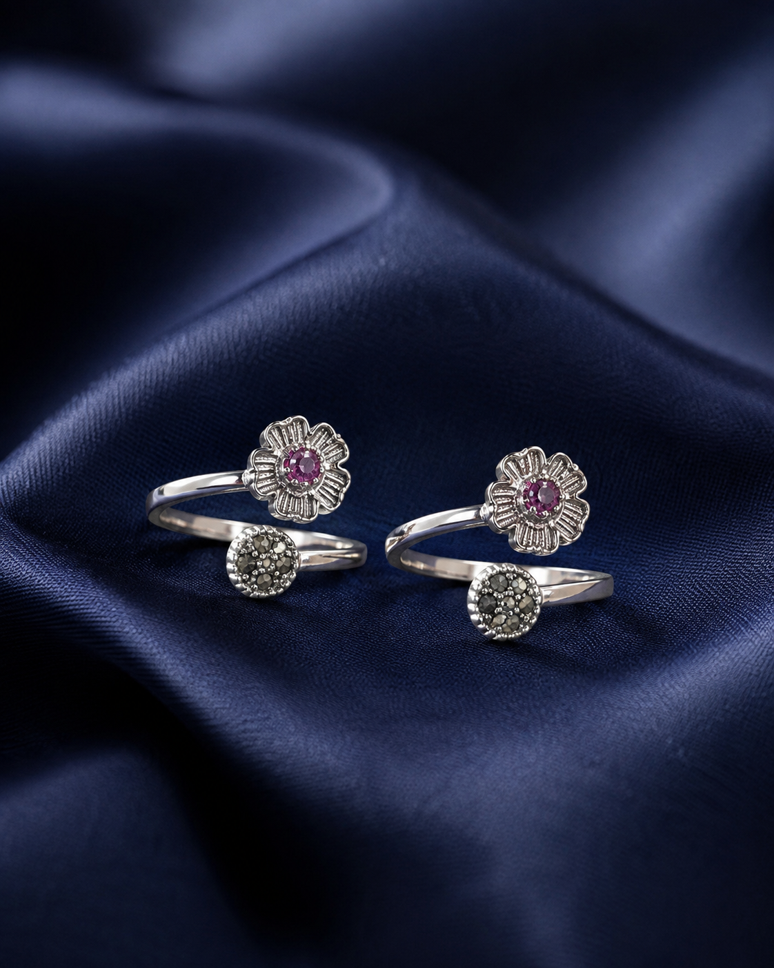 925 Sterling Silver Women's Pink & Black Twin Stone Toe Rings - Pair - Navy Blue Background